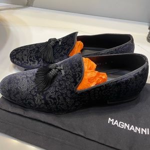 Magnanni dress moccasins size 8. Like new in box.
Retail $225. Sale price $75